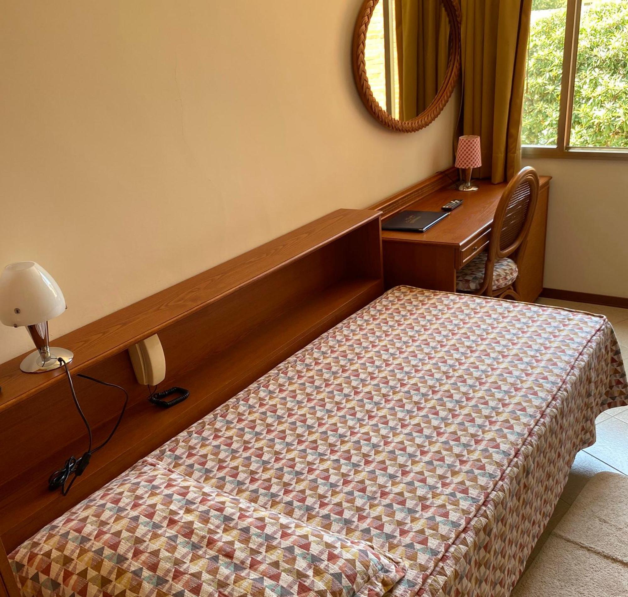 Hotel Gabbiano - Garda Lake Collection ภายนอก รูปภาพ