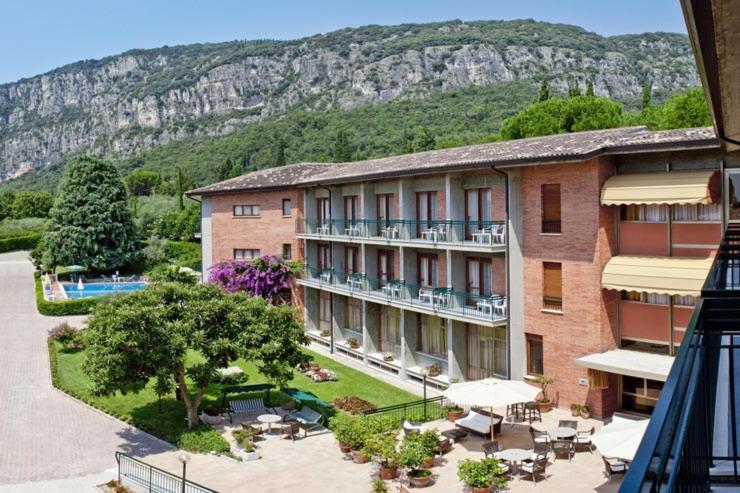 Hotel Gabbiano - Garda Lake Collection ภายนอก รูปภาพ